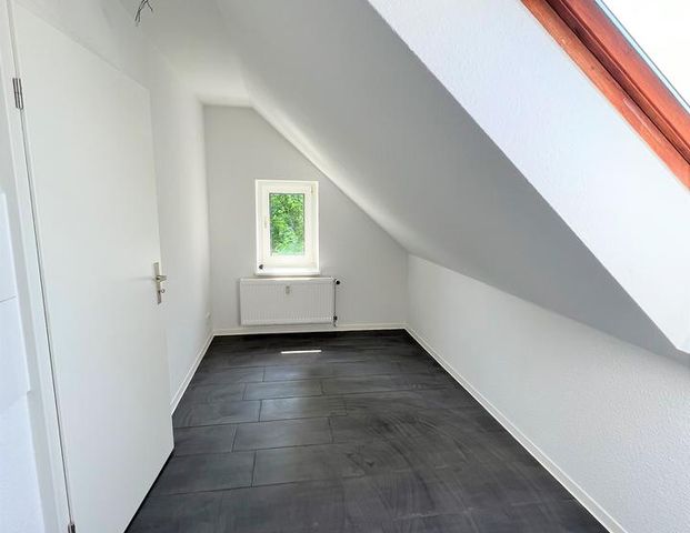 +++Süße Dachgeschoß-Wohnung mit Schrägen und Balken+++ - Foto 1