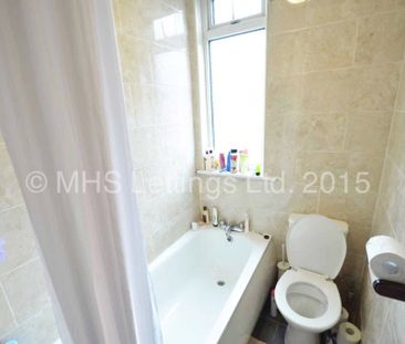 4 Bedroom Mid Terraced House for rent in Harold Grove - Photo 4