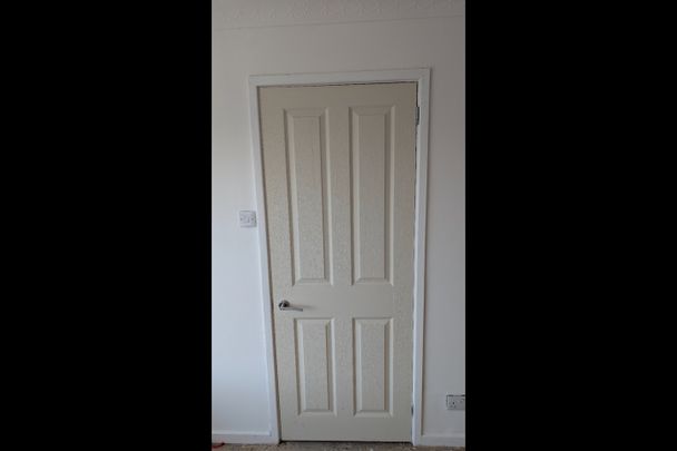 3 Bed End Terrace, Ramshead Crescent, LS14 - Photo 1