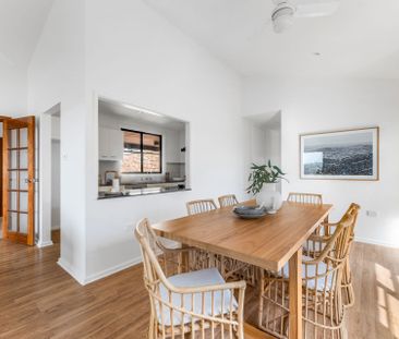 An Abundance Of Natural Light & Space - Photo 4