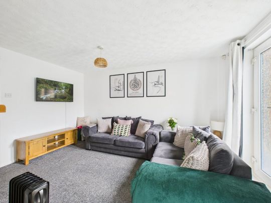 2 bedroom House To Let Total Size: 625 SQ FT - Photo 1