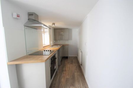 2 bedroom semi-detached house to rent - Photo 5