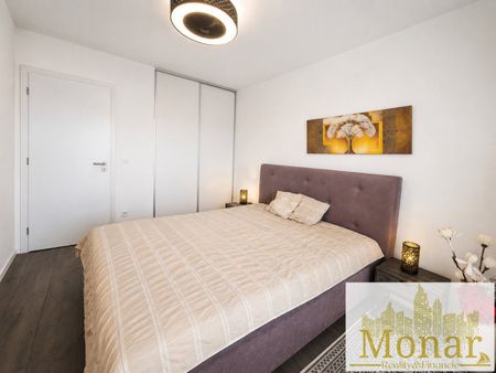 Nadštandardný klimatizovaný 3-izbový byt 80m² s 30 m² loggiou Košice-Terasa na prenájom - Photo 2
