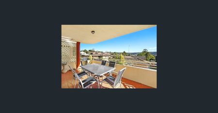 SPACIOUS APARTMENT IN BOUTIQUE BUILDING - Photo 3