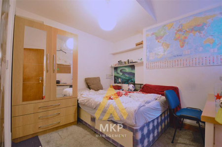 6 bedroom terraced house to rent - Photo 3