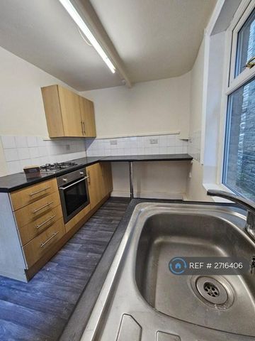 2 bedroom terraced house to rent - Photo 3