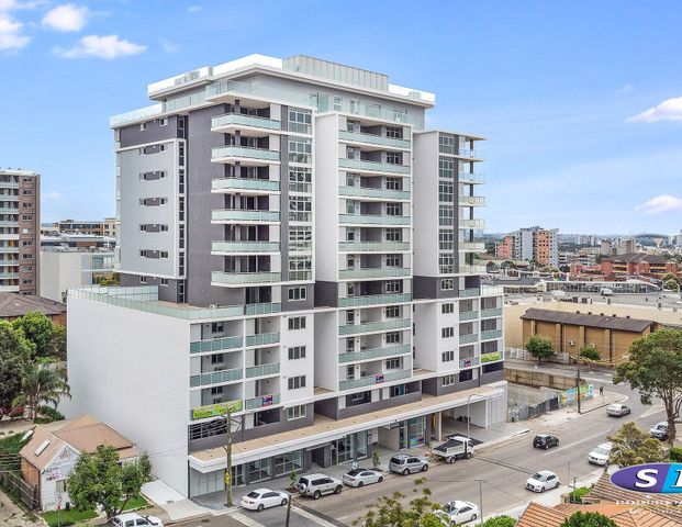 Great location, Luxury living - Photo 1