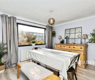 4 bedroom semi-detached house to rent - Photo 4