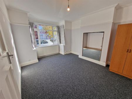 4 bedroom semi-detached house to rent - Photo 3