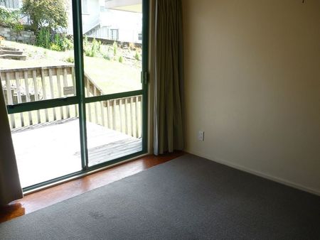 Sunny, modern 4 bedroom home in Waterview - Photo 2