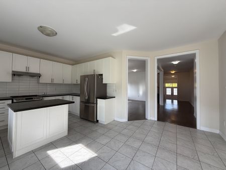 For Lease - 47 Mynden Way, Newmarket, Ontario - Photo 5
