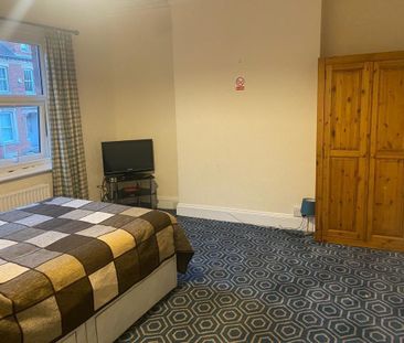 1 bedroom in a house share to rent - Photo 4