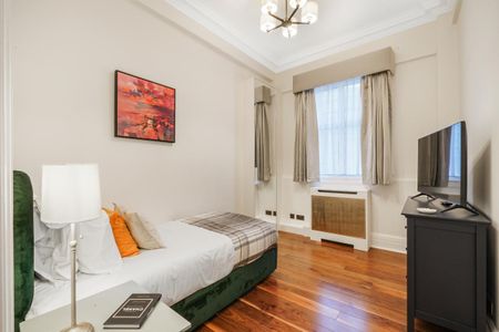 4 bedroom flat in Baker Street - Photo 4