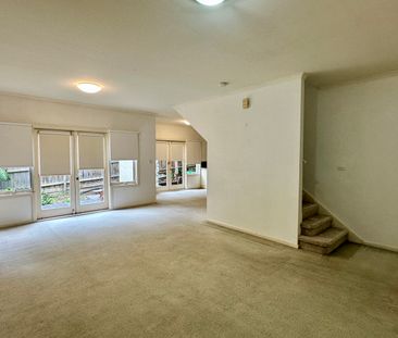 1/160 Peel Street, Kew VIC 3101 - Townhouse For Rent | Domain - Photo 2