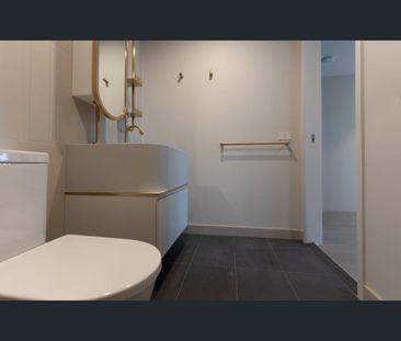 East Facing 2 Bedroom 2 Bathroom in the Heart Of Collingwood - chan... - Photo 2