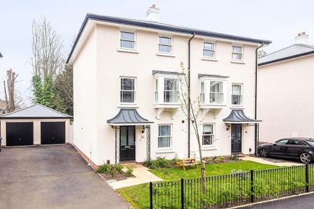4 bedroom semi-detached house to rent - Photo 2