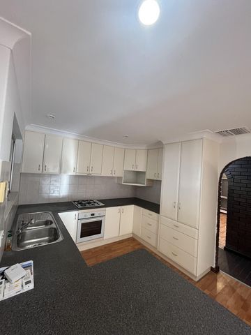 Peaceful Room in a Renovated Home - Prime Location! - Photo 3