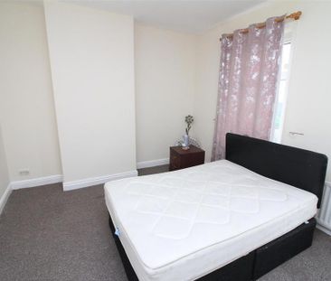 3 bedroom end of terrace house to rent - Photo 5