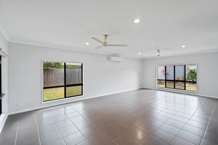 LARGE BLOCK - SIDE ACCESS - QUIET LOCATION - Photo 2