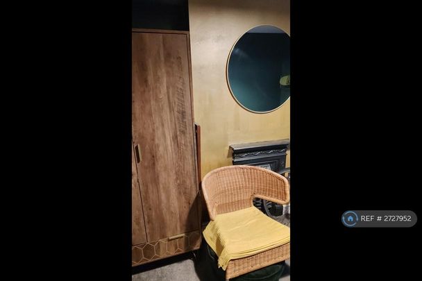 1 bedroom in a flat share to rent - Photo 1