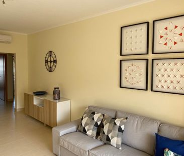 Apartamento T2 inserido num condomínio com piscina, disponível para... - Photo 1