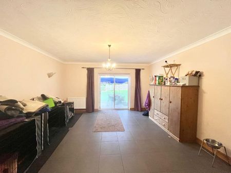 6 bedroom detached house to rent - Photo 2