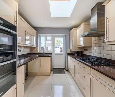 Courtenay Avenue, Harrow, HA3 - Photo 1