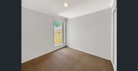 Spacious 4-Bedroom Family Home in Prime Location - Photo 2