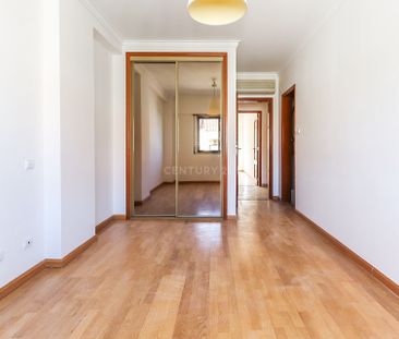 Apartamento T2 com garagem para arrendar no Jardim da Radial_Odivelas - Photo 6