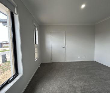 BRAND NEW FOUR BEDROOM HOME ! - Photo 6