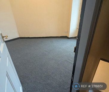 2 bedroom end of terrace house to rent - Photo 6