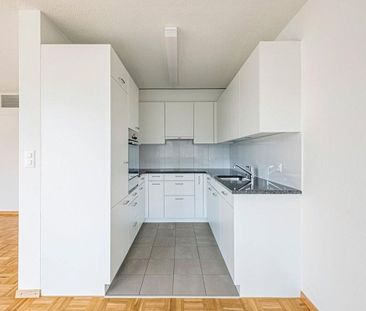 Modern apartment in well-maintained condominium - Photo 1