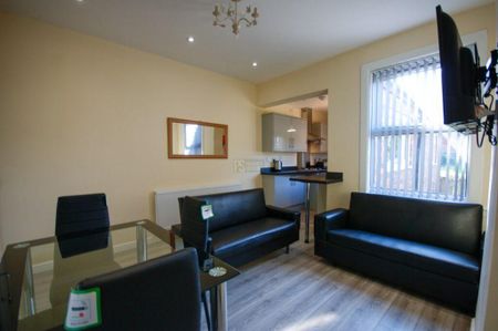 4 bedroom terraced house to rent - Photo 2
