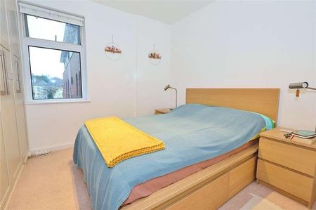 Chertsey Road, Woking, Surrey, GU21 - Photo 2