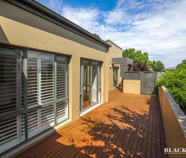 Spacious North-Facing Family Home with Stunning Views - Photo 1