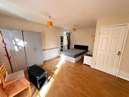 Lime Grove, Hayes, UB3 - Photo 5