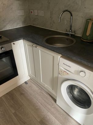 1 Bed Flat, Woodford Road, E7 - Photo 1