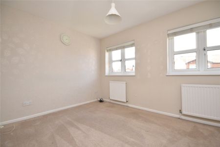 8, Poppleton Way, Tingley, Wakefield, West Yorkshire, WF3 1UU - Photo 5