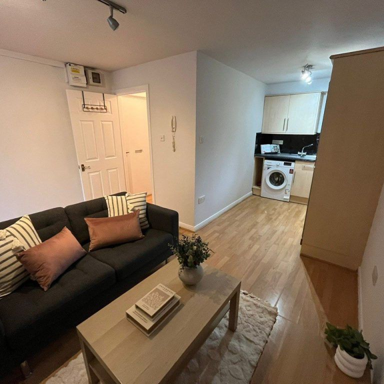 1 Bedroom Flat / Apartment - Thornbury Avenue, Southampton - Photo 1