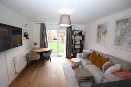 2 bedroom Terraced House to let - Photo 4