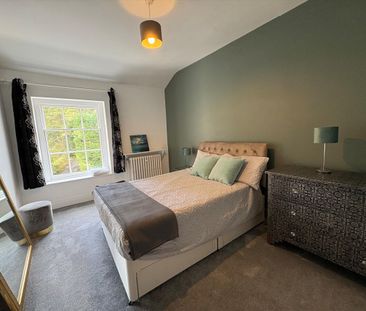 A charming 3 bedroom penthouse apartment in the prestigious Wentwor... - Photo 6