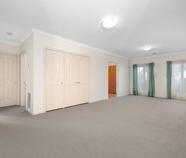 Three bedroom townhouse - Photo 1