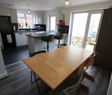 3 bedroom semi-detached house to rent - Photo 4