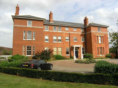 Queen Alexandras Way, Epsom, Surrey, KT19 7DW - Photo 2