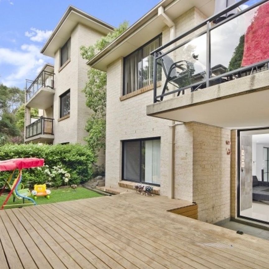 Spacious Modern 2 Bedroom Unit With Courtyard Deck! - Photo 1