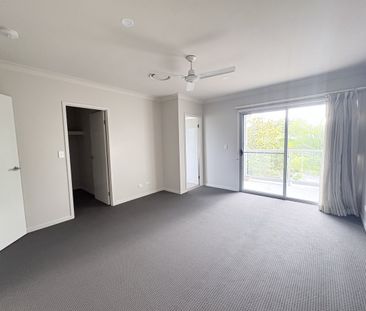 FRESHLY PAINTED & BRAND-NEW CARPETS - Simple and Modern Townhouse L... - Photo 5