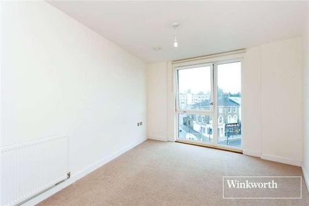 Finchley Road, London, NW11 - Photo 4