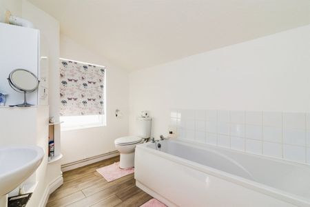 Melbourne Road, LOWESTOFT - Photo 2