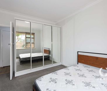 Beautifully presented, partly furnished, ready to move in. - Photo 6