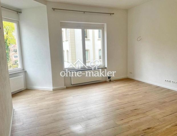 Traumhafte und exklusive Jugendstil 4-Zimmer-Stadtwohnung in bester Lage und Einbauküche - Foto 1